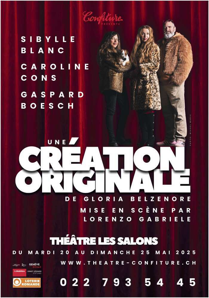 Le fond est un rideau rouge de théâtre au milieu le titre du spectacle et posé dessus les 3 acteurices avec leur veste en  fourrure, nous regardent. Une des actrices tient son petit chien dans les bars.