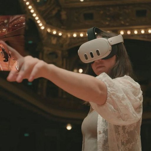 Une personne avec un casque de réalité virtuelle