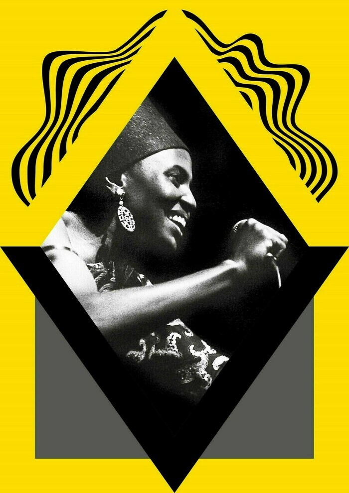 Affiche de l'exposition. Cadre jaune avec un losange. A l'intérieur du losange une photographie en noir et blanc, d'un artiste, Myriam Makeba
