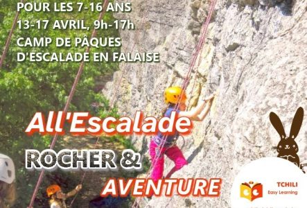 Jeunes grimpant en falaise pendant un camp Tchili Easy Learning