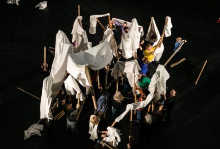 Performance de Anan Atoyama / Cie AtOU, Atlas des Souffles
