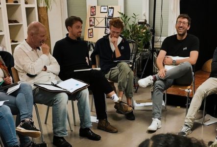 Des personnes qui participe à un atelier d'écriture