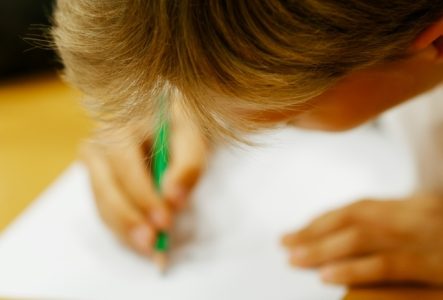 DR enfant qui dessine