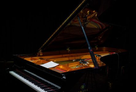 Piano à queue ouvert