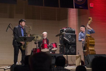 DR Les trois musiciens sur scène