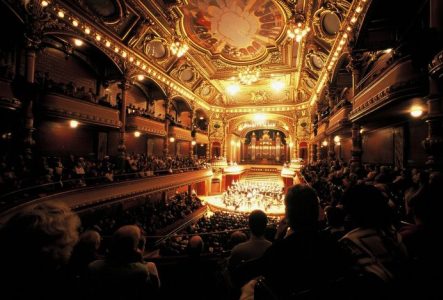 Photo du public dans le Victoria Hall