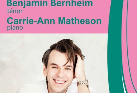 Affiche de la soirée sur fond rose, avec la photo du ténor