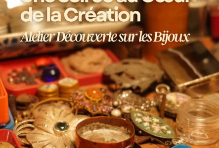 Atelier découverte sur les bijoux avec une photo d'horloge dorée