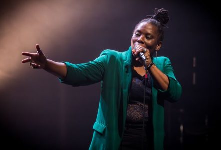 Joëlle Sambi lors d’une performance