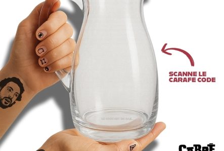 Roguestudio Deux mains qui tiennent une carafe, les dates du spectacle du 16 au 26 septembre 2025.