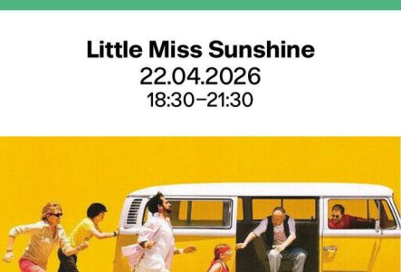 L’affiche de Little Miss Sunshine montre un vieux van VW jaune vif lancé à toute allure, avec toute la famille en train de courir pour monter à bord. Chaque personnage est figé dans une posture expressive, capturant l’énergie chaotique et tendre du film.