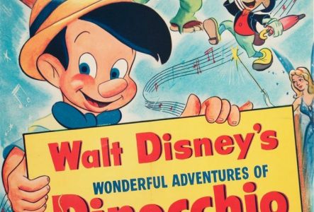 Le pantin de bois Pinocchio, accompagné de Jiminy Cricket, évolue dans un univers féerique et coloré, symbole d'aventure, d'apprentissage et de quête d'humanité.