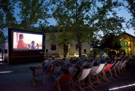 Projection d'un film en plein air