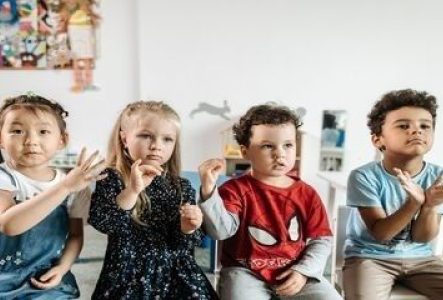 enfants chantants des comptines