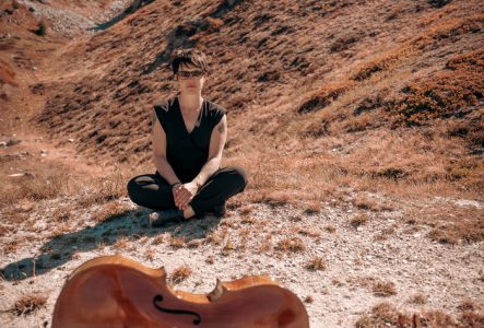 Photo de la musicienne Sara Oswald