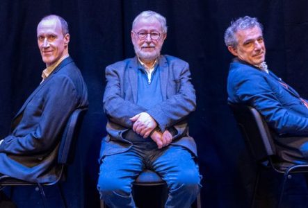 Je vois les trois musiciens du concert