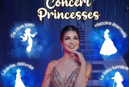 Concert Princesses Laurie la chanteuse de concert princesses avec les silhouettes des princesses comme la Reine des Neiges avec son titre "Libérée, délivrée", Jasmine avec "Ce rêve bleu", la Belle avec "Histoire éternelle" et Vaiana avec "le bleu lumière".