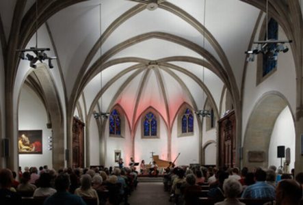 L'image représente l'intérieur de l'église Saint-Germain.