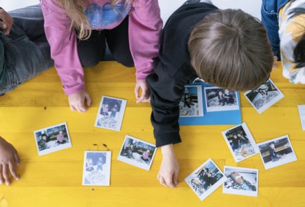 Enfants lors d'un atelier au Pavillon Sicli sur le Projet Praille Acacias Vernets