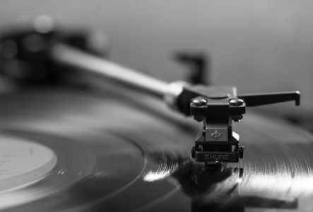 Un tourne-disque