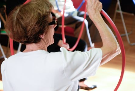 Ville de Genève Photo d'une femme senior qui fait du sport