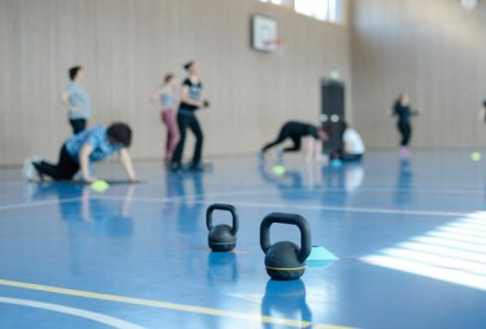 Femmes faisant du sport