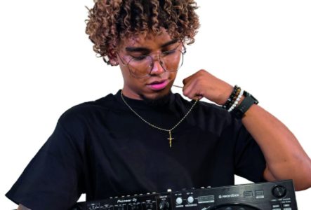 Un portrait de DJ Arias