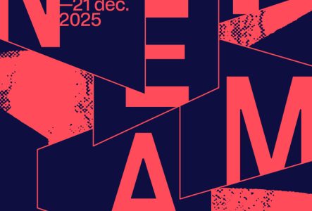 Affiche de l'exposition "Carouge s'aventure dans le cinéma" au Musée de Carouge. Design graphique avec des formes géométriques et lettres fragmentées formant le mot "CINEMA". Le texte annonce les dates de l'exposition : du 16 octobre au 21 décembre 2025. Logos de la Ville de Carouge et du Musée de Carouge en bas.