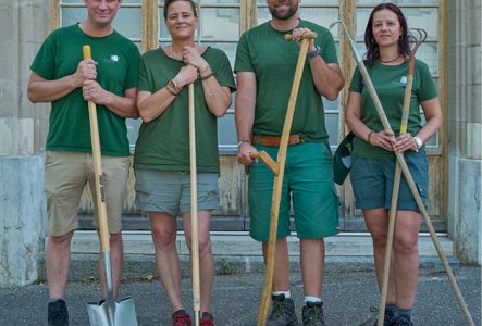 Une équipe de jardinières et jardiners du Service des espaces verts de la Ville de Genève