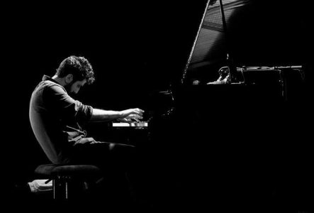 per Faraj Suleiman au piano