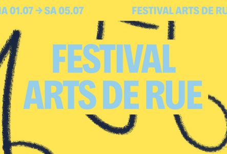 Juliette Sur fond jaune, le titre est écrit en gros et bleu.