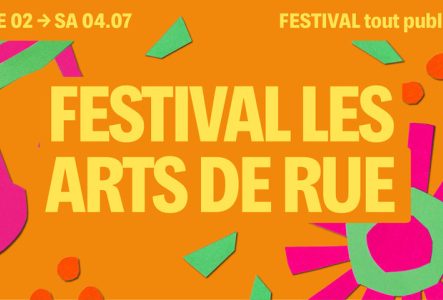 Sur fond orange se trouve des motifs colorés et le titre écrit en jaune