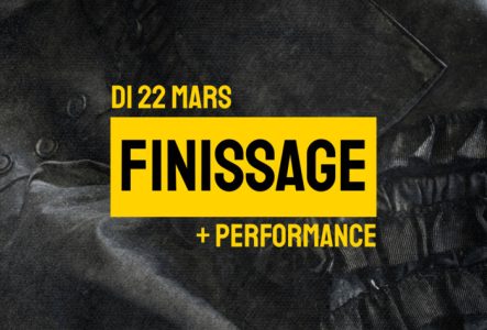 Robe victorienne noire avec texte en jaune