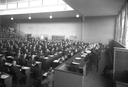 Genève, quai Wilson: pavillon du Désarmement, conférence sur la semaine de 40 heures