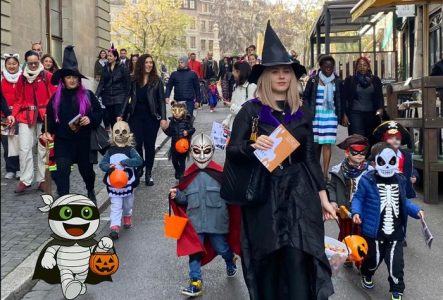 enfants qui fêtent halloween en vieille ville de genève