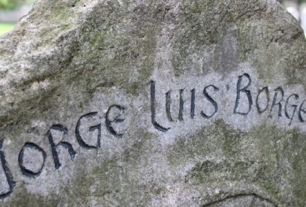 Détail de la pierre tombale