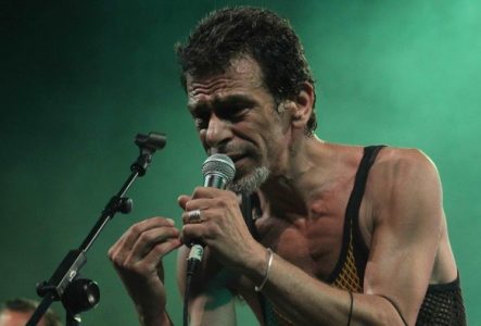 DR Photo du chanteur de Gnawa Diffusion en concert
