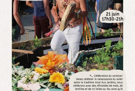 Jipi danse autour d'offrandes aux Jardins de la Jonction
