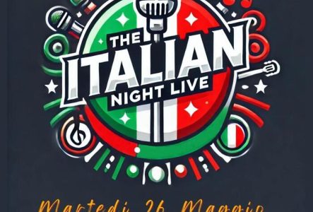 Affiche promotionnelle de « The Italian Night Live » organisée par l’association culturelle Pont d’Art.
L’image présente un grand logo circulaire aux couleurs du drapeau italien avec un microphone vintage au centre, entouré d’éléments musicaux et festifs.

Le texte annonce :
« Mardi 26 Mai »
« Entrée 19h45, début du spectacle 20h30 »

En bas de l’affiche figurent un QR code et le compte Instagram @pontdartitalia.
Le design utilise principalement des tons noir, rouge, vert et blanc pour rappeler…