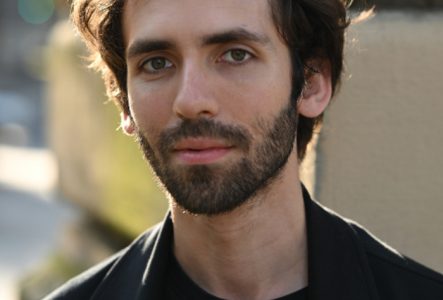 © Sasha Gusov Photo d’Alexandre Kantorow, pianiste français invité à jouer au Concert de l’An de l’OSR au Victoria Hall, à Genève, dans le cadre de la saison 2025-26.