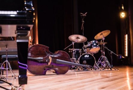 Dolo Iglesias Instruments de musique sur une scène