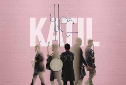 DR Un visuel sur fond rose sur lequel on aperçoit les musiciens du groupe Katil.