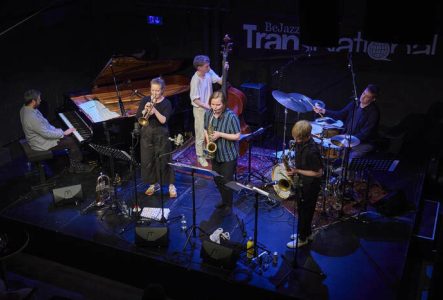 Les six musicien.ne.s sur scène