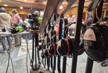 Casques d'écoute pour immersion dans le monde des personnes sourdes
