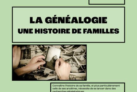 Image d'une personne tenant une photographie en noir et blanc.