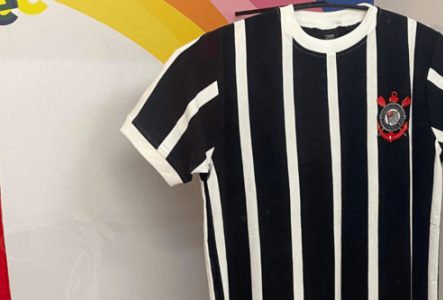 Maillot de football du S. C. Corinthians Paulista, 1977.