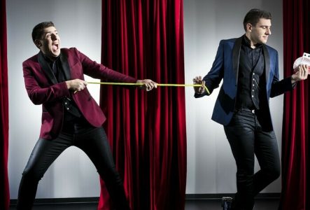 Photo montage dans lequel deux Gianfranco font un tour de magie