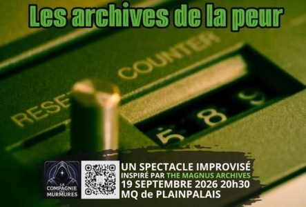 Affiche promotionnelle aux tons vert sombre, inspirée d’une esthétique rétro et mystérieuse. En arrière-plan, gros plan sur un ancien compteur mécanique avec les mentions « Reset » et « Counter », encadré par une pellicule photographique. En haut figure le titre « Les archives de la peur ». En bas, le logo de La Compagnie Murmures et un QR code accompagnent les informations : spectacle improvisé inspiré par The Magnus Archives, le 19 septembre 2026 à 20 h 30, à la MQ de Plainpalais.