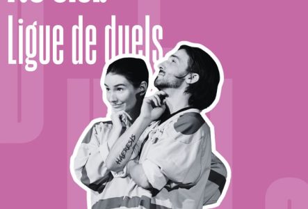 le titre du spectacle avec 2 personnes debout