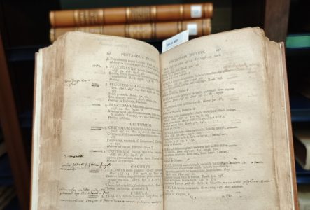 CJBG Livre de Species Plantarum de Linné ouvert à la bibliothèque du Jardin botanique